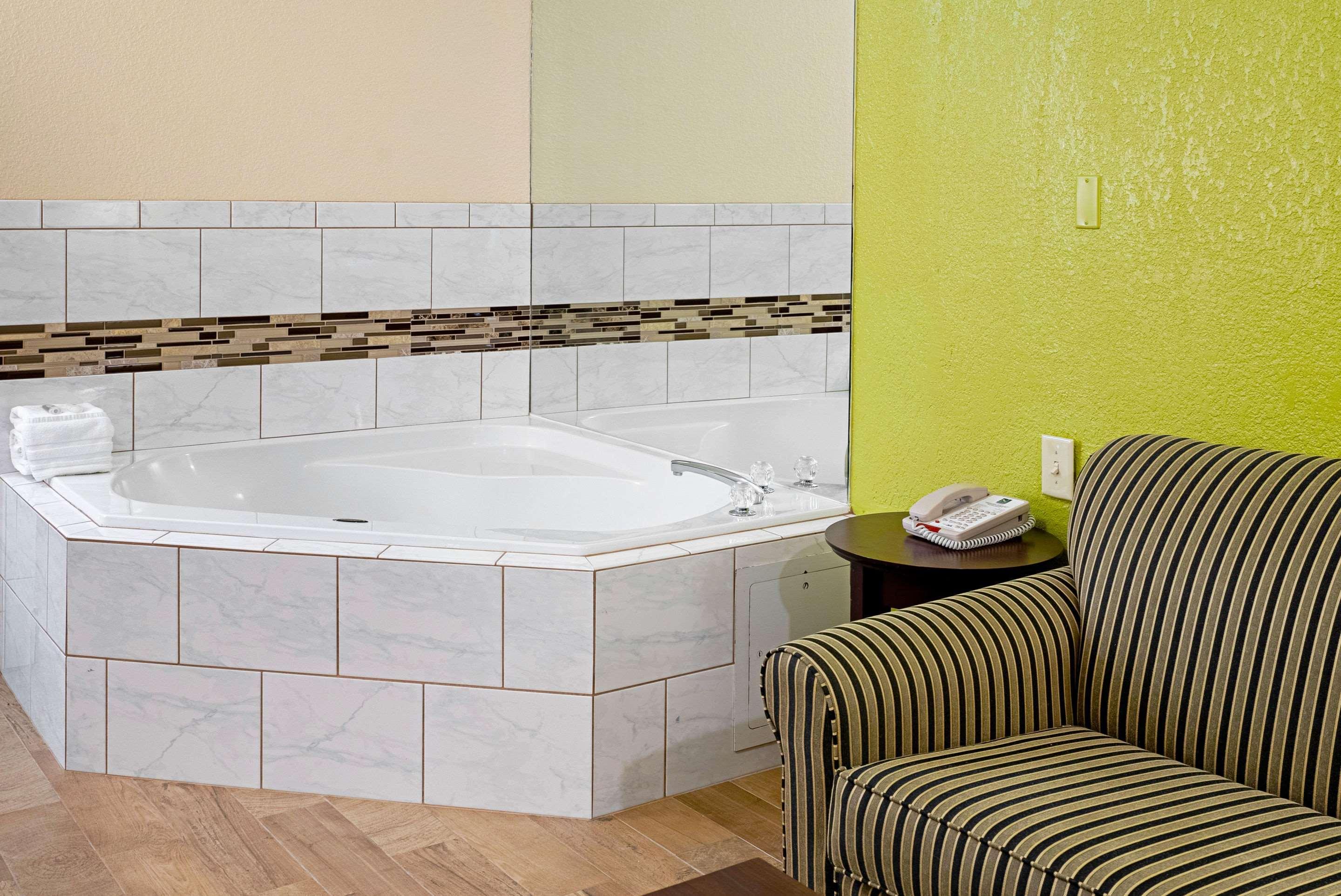 Quality Inn & Suites Robbinsville Luaran gambar